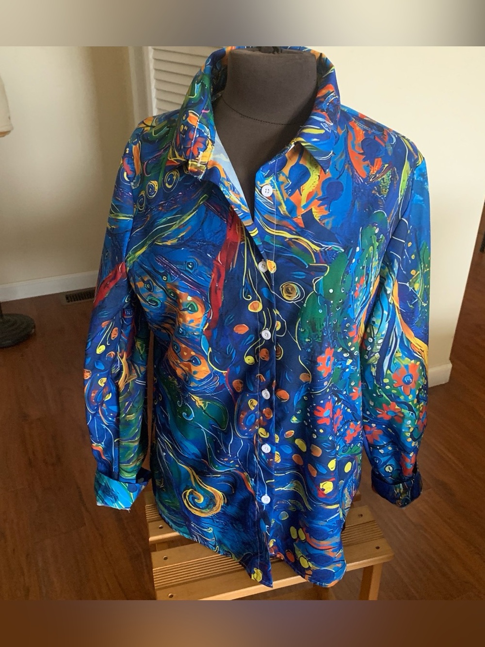 Vibrant Blue Abstract Print Women's Button-Up Blouse